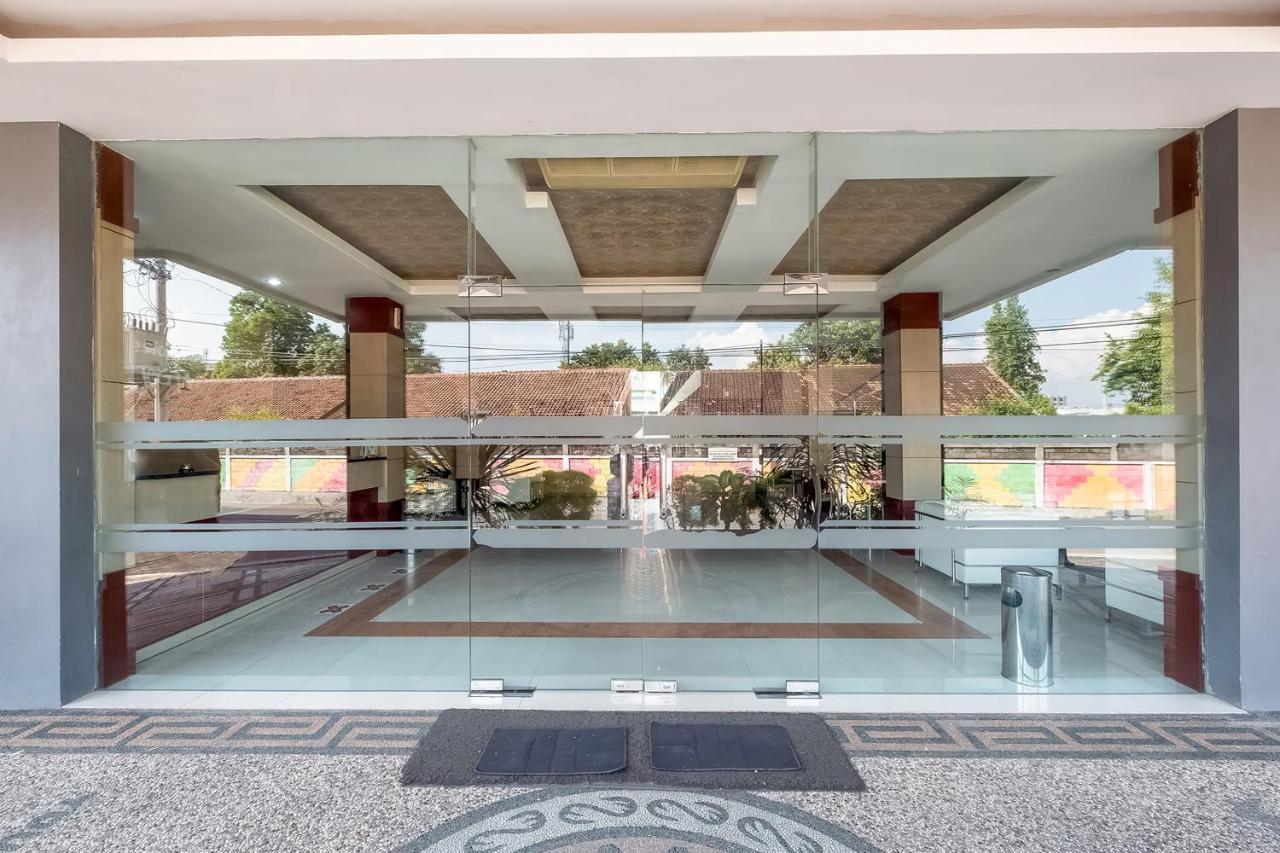 Oyo Flagship 3726 Tembok Batu Residence Tugu 외부 사진