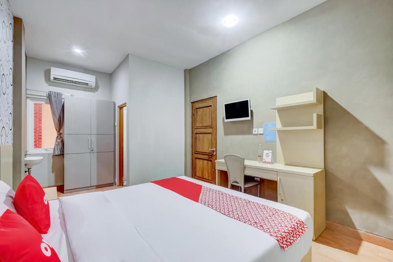 Oyo Flagship 3726 Tembok Batu Residence Tugu 외부 사진