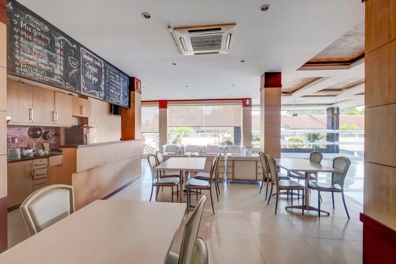Oyo Flagship 3726 Tembok Batu Residence Tugu 외부 사진