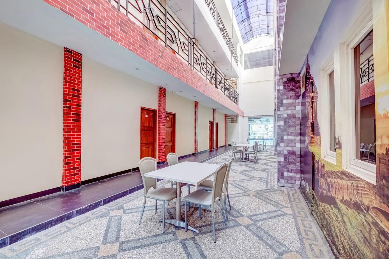 Oyo Flagship 3726 Tembok Batu Residence Tugu 외부 사진