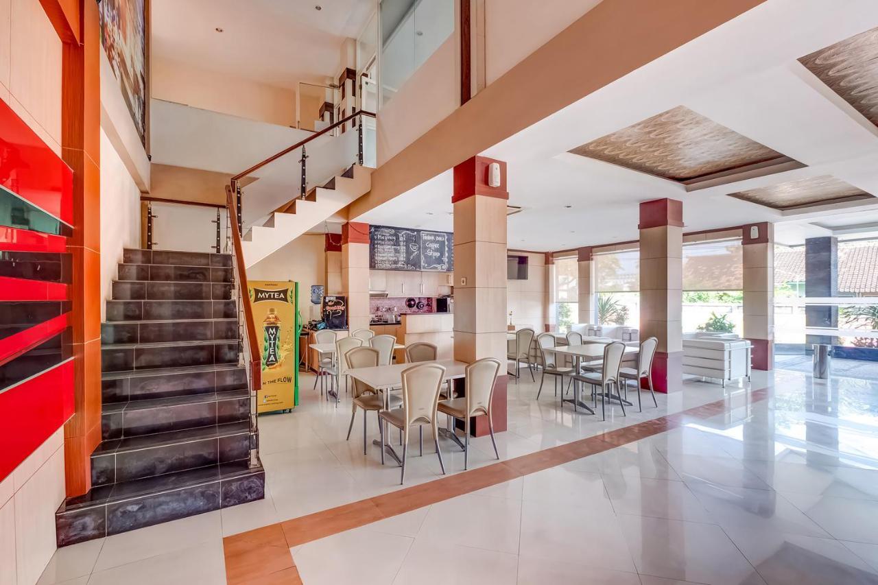 Oyo Flagship 3726 Tembok Batu Residence Tugu 외부 사진