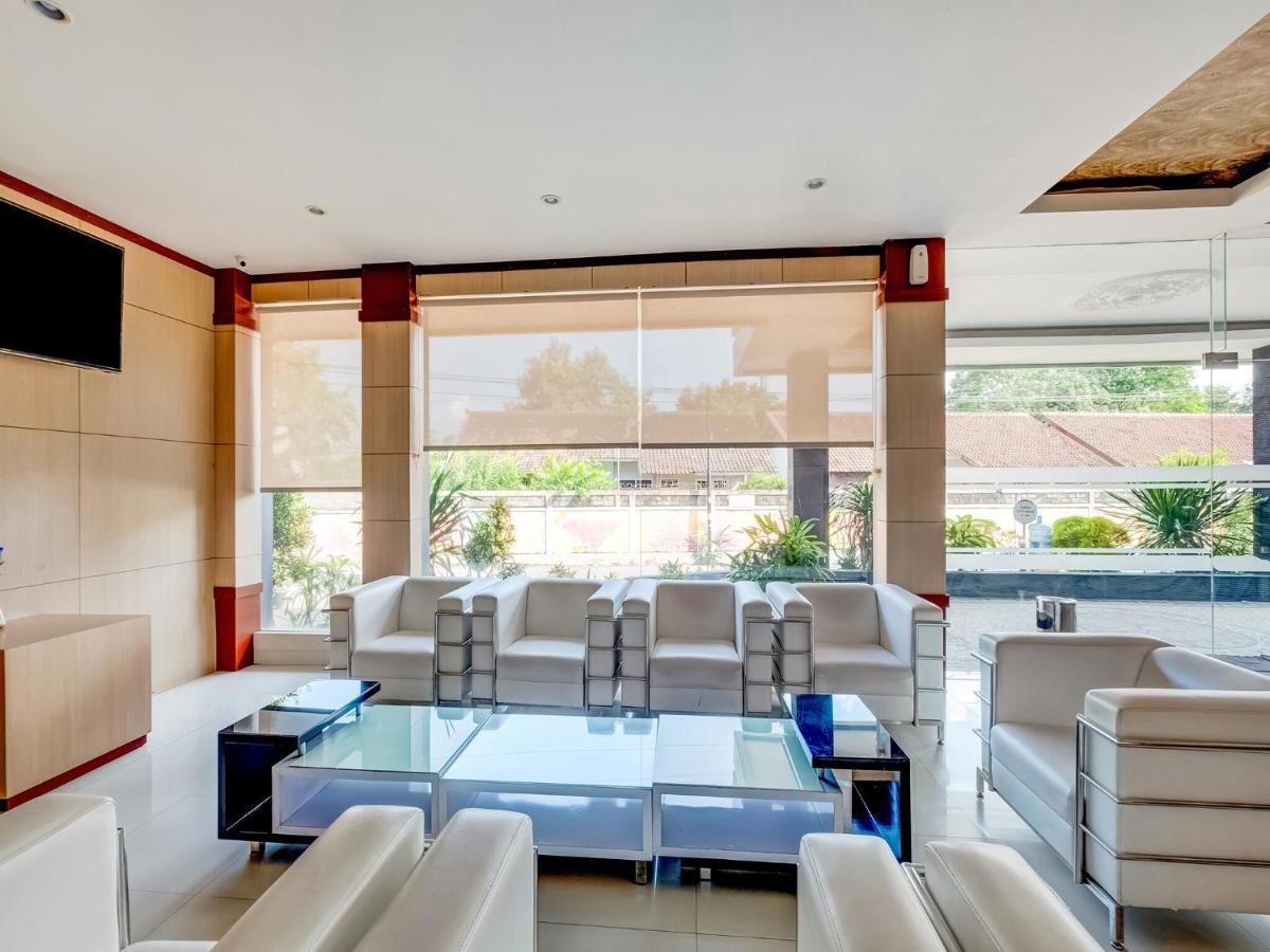 Oyo Flagship 3726 Tembok Batu Residence Tugu 외부 사진