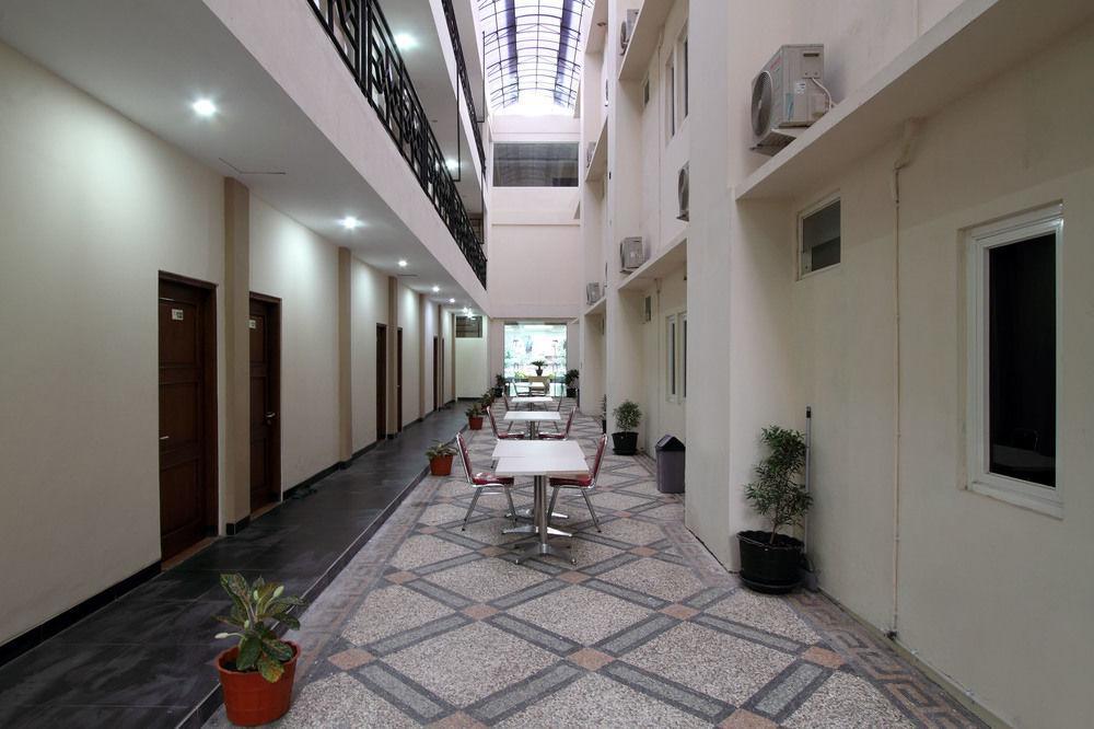 Oyo Flagship 3726 Tembok Batu Residence Tugu 외부 사진