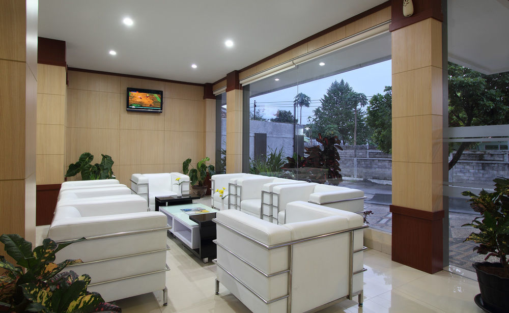 Oyo Flagship 3726 Tembok Batu Residence Tugu 외부 사진